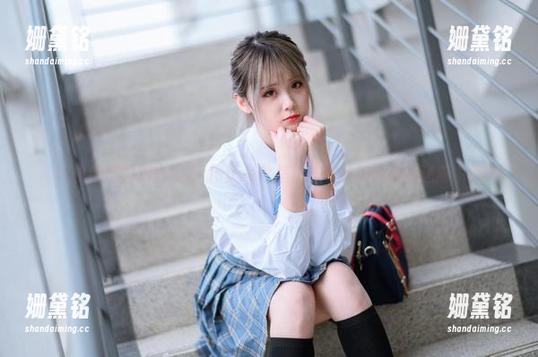 Akisoso秋楚楚 松松垮垮的旗袍和Akisoso秋楚楚——私房照里的迷离瞬间