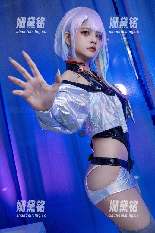 Azami Azami的作品,金莲旗袍真是让人多瞧一眼