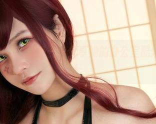 Azami的OL大变身——分享她的办公室酷炫cos服装！