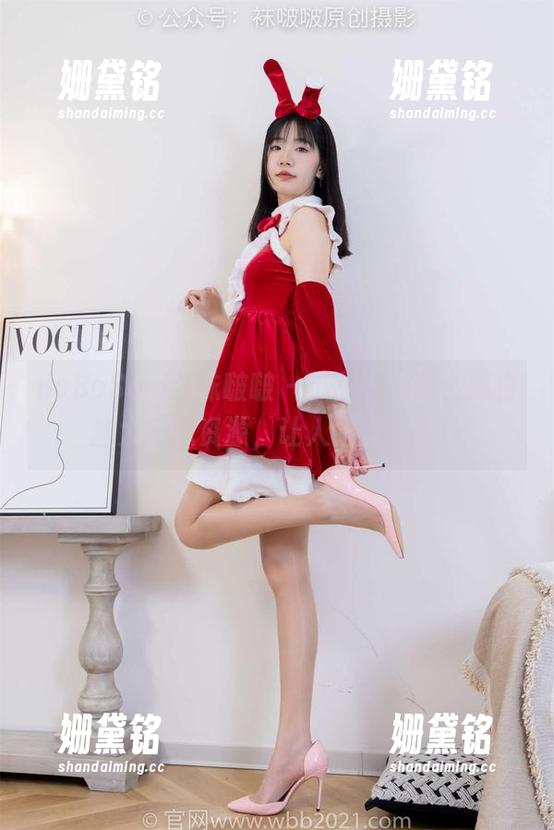 BoBoSocks袜啵啵-小甜豆 BoBoSocks袜啵啵 - 小甜豆来袭,黑白丝大腿袜资源,让人眼前一亮!