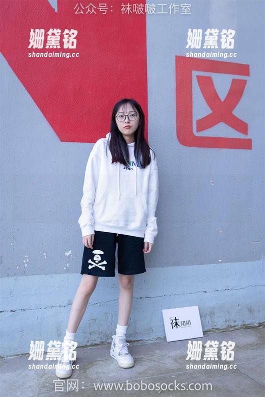 BoBoSocks袜啵啵-苏苏 BoBoSocks袜啵啵 - 作品《裸足》——苏苏的脚丫在欢快地跳舞