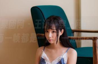 GIRLT果团网 – 王语纯穿上网袜，套图里的每一帧都是一层又一层的细节。