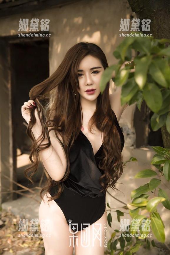 GIRLT果团网 - 陈雅漫的连衣裙写真，像一首清新的小调，轻轻哼唱。
