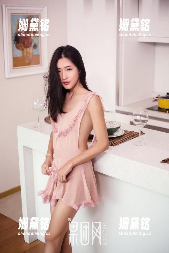 GIRLT果团网-黄歆苑 GIRLT果团网 - 当黄歆苑化身天使,定制的这组写真简直要上天了。
