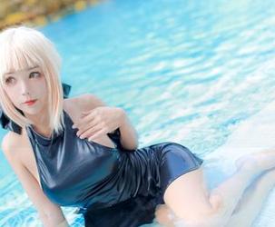 Kitkat Cosplay的白色摄影作品集，学习清纯还是要被拉回现实