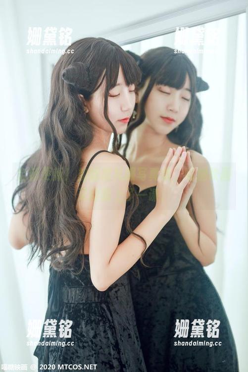 全新更新！加藤惠礼服写真集，喵糖映画又给我上了一课。