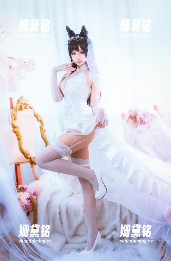 Momoko葵葵 一场关于Momoko葵葵的职业装作品,色彩与气势的交融...