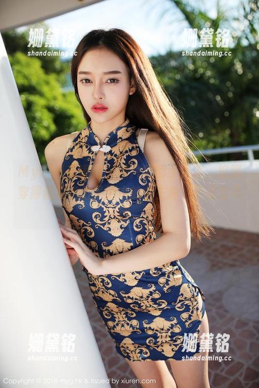 MyGirl美媛馆 - 照片里的王馨瑶，校服穿得像是走出了剧本的女主角，不淡定不行。