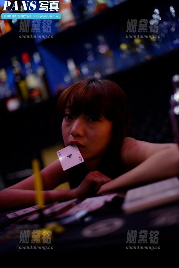 PANS写真-小彤 PANS写真 - 原图里的小彤,像牛仔下的奶牛,怀着一颗随时想逃的心。