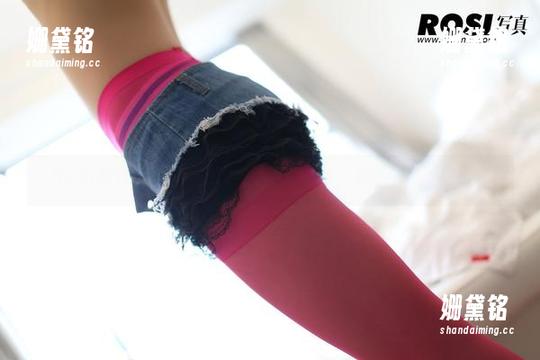 ROSI写真 ROSI厨娘写真:她的菜可能还不错,下载试试就明白了!