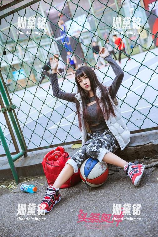 TouTiao头条女神-张译丹 TouTiao头条女神 - 职业装都能被“张译丹”穿得有如此气场,这些美图真让人不敢想象。