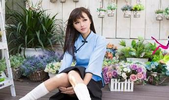 UGirls尤果网 - 丁筱南无圣光写真：姐姐，请问您有男朋友了吗，我只想问问画面上的她！