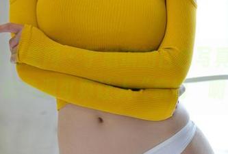 UGirls尤果网 - 于思琪的白色写真,这清冷的色调可真让人“亲切”啊。