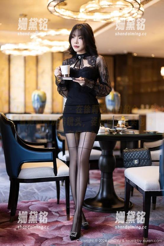 XIAOYU语画界 - 在徐莉芝的自拍合集里，看她如何玩转镜头，姿势百变其实也没有标准？