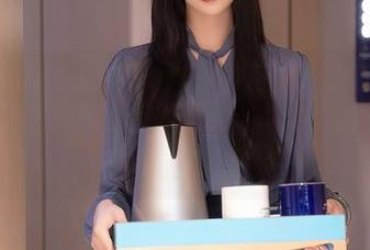 Xiuren秀人网 - 被MOON嘉依的空姐造型在线美图挑战了我的审美标准，真的是不知从何说起。