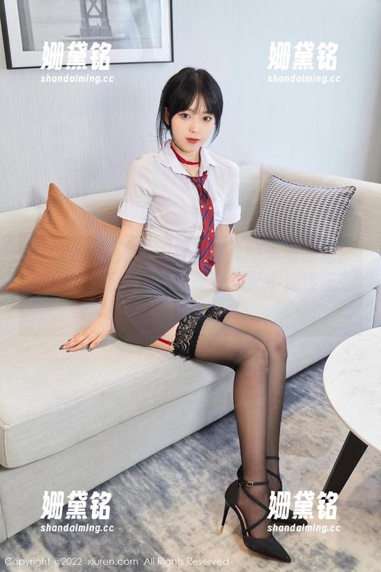 Xiuren秀人网-噜噜妞儿 Xiuren秀人网 - 噜噜妞儿的泳池图包:在水面上泛起涟漪,想说却又不知该怎么说~