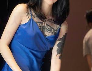 Xiuren秀人网 - 冤屈的婚纱写真合集，为什么每次都只能在大美媚京那张脸旁边呢？