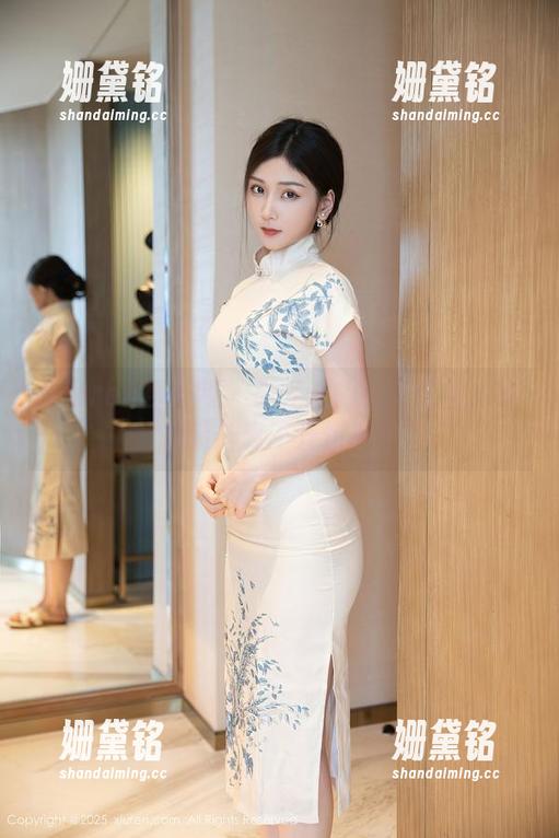 Xiuren秀人网 - 小尤奈的写真日常：全套装备离不开饼干包
