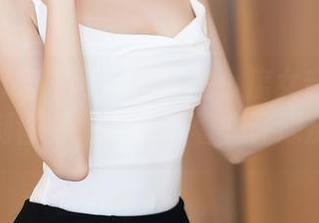 Xiuren秀人网 - 这就是小魔女奈奈的定制图集，清纯带着些许顽皮