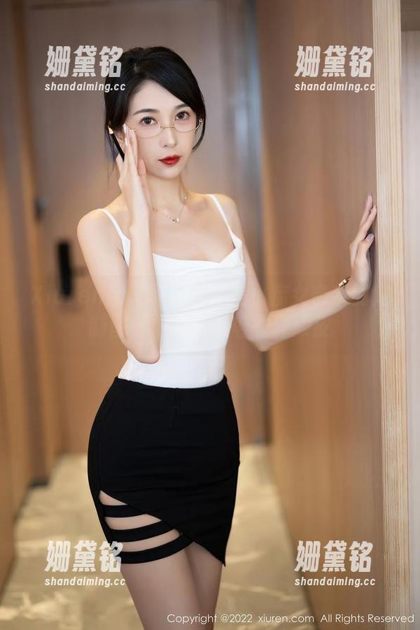 Xiuren秀人网 - 这就是小魔女奈奈的定制图集，清纯带着些许顽皮