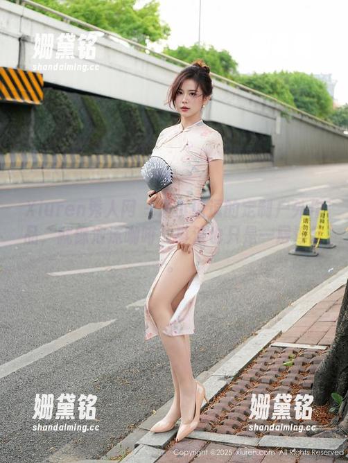 Xiuren秀人网-是小逗逗 Xiuren秀人网 - 是小逗逗的定制户外作品,就像泡沫咖啡,再浓也只是一层浮云。