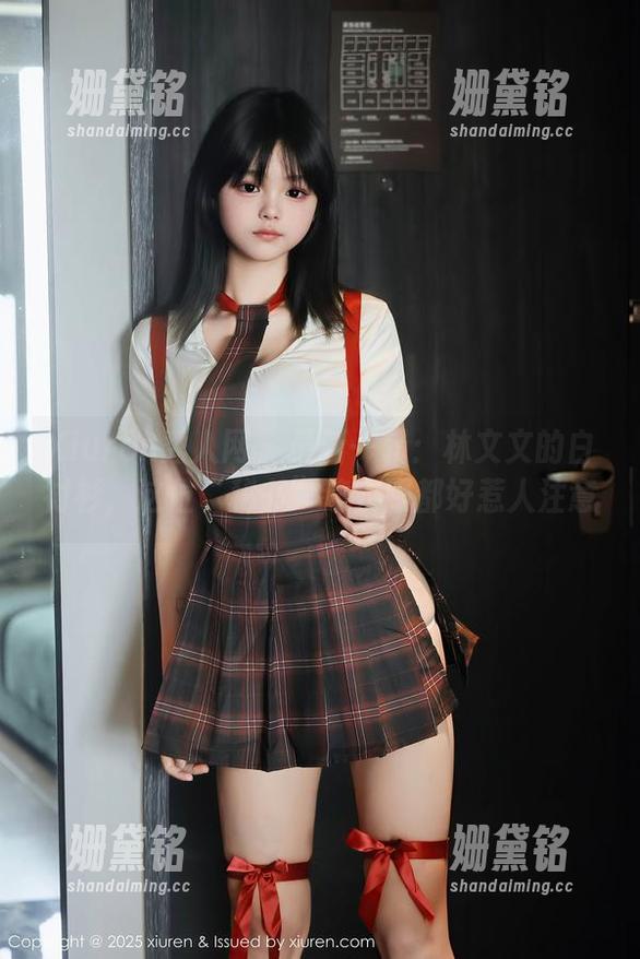 Xiuren秀人网 - 最新一辑：林文文的白衬衫，这位“秘书”连衣服都好惹人注意