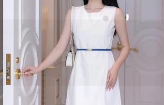 Xiuren秀人网 - 这一组吊带写真，白乐乐似乎在跟我暗示些什么，哦，是我想太多了吗？