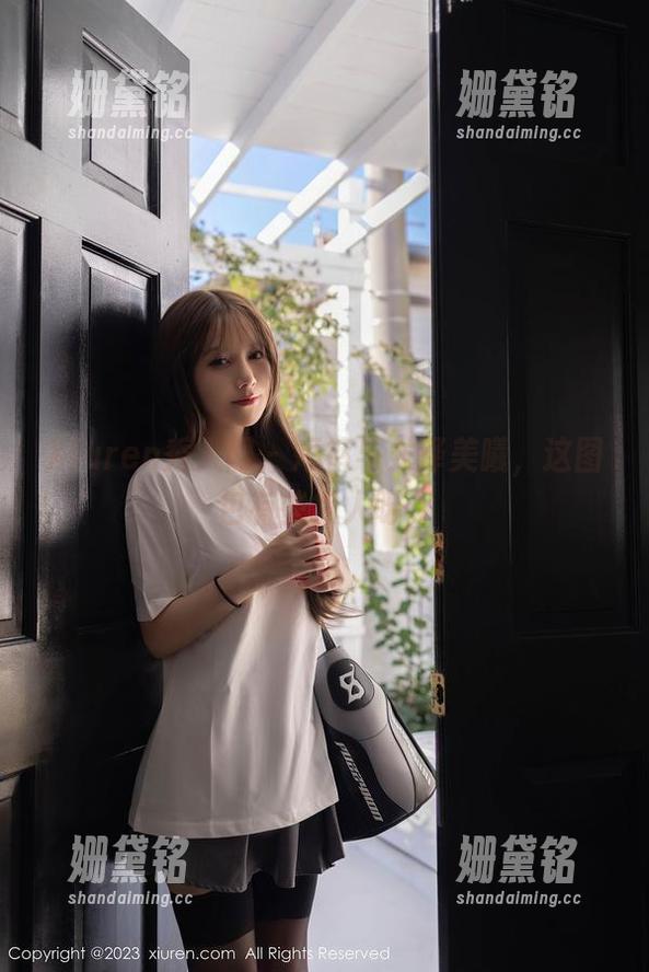 Xiuren秀人网-龙泽美曦 Xiuren秀人网 - 短裤与龙泽美曦,这图包有些撩人呀。