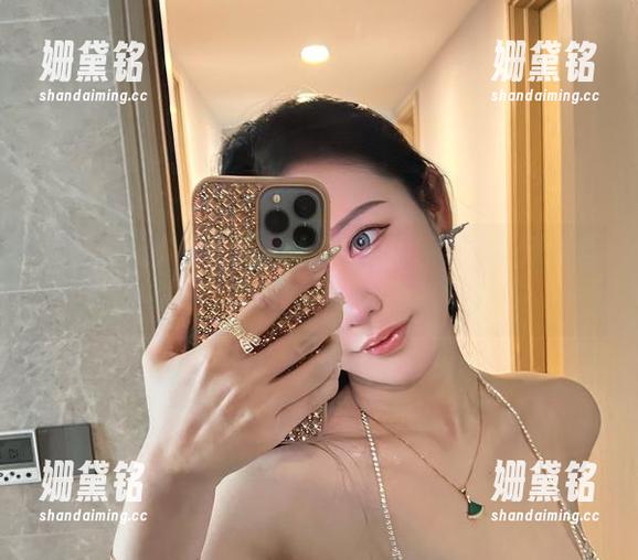 微密圈 - 不爱笑的赛琳带来的渔网黑丝：原图合集，一种脑海里的彩色漩涡！