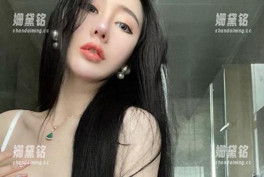 微密圈 - 透明的红裙，不爱笑的赛琳真会选，这波图库分享值得
