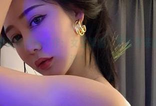 微密圈 – 不爱笑的赛琳新作：女王降临，更新带来的霸气你见过没？