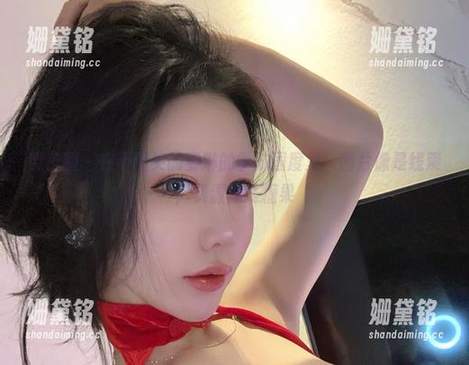微密圈 - 在不爱笑的赛琳的学妹国度里，图片像是线索，资源像是糖果