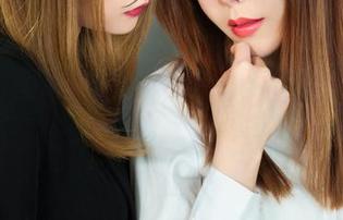丽柜 - 图片中的‘权利’:司琪踏入了女王的世界。