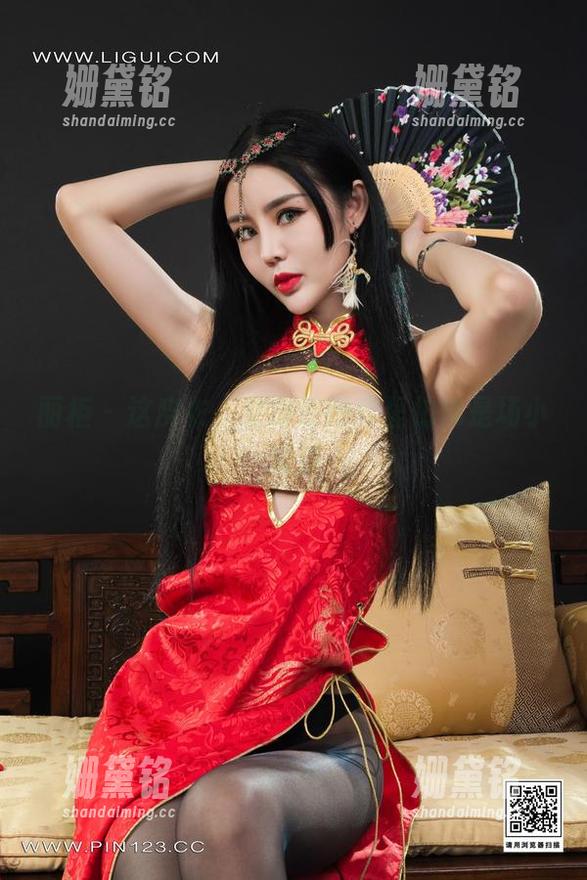 丽柜-文芮 丽柜 - 这皮衣,文芮在图库里仿佛是场小派对