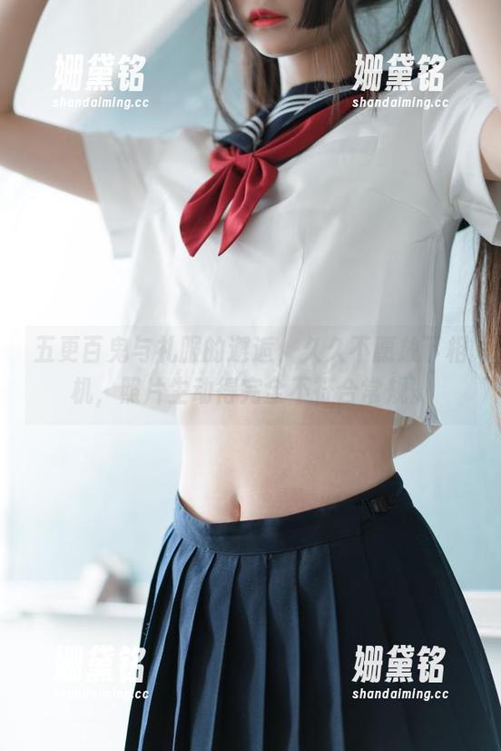 五更百鬼与礼服的邂逅，久久不愿放下相机，照片生动得完全不符合常规。
