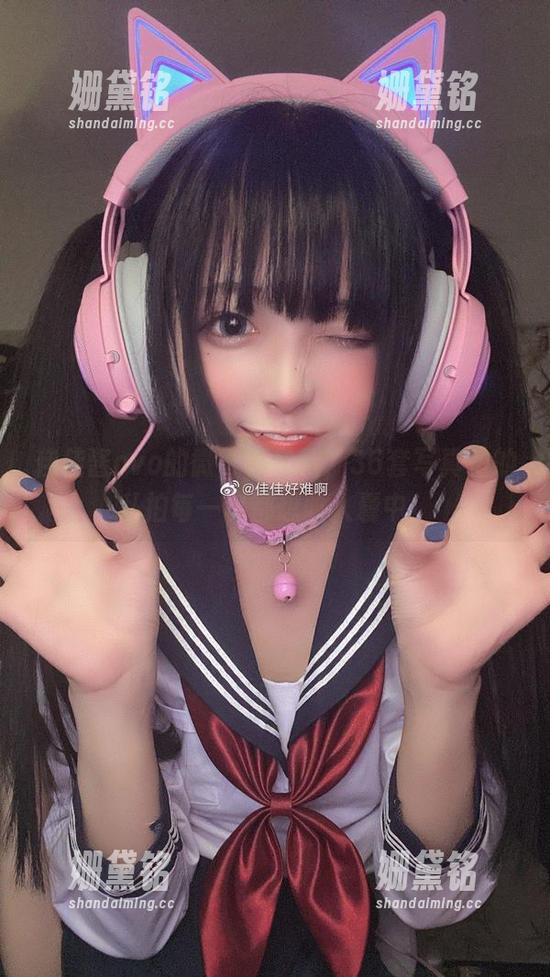 佳佳酱ovo 佳佳酱ovo的微博真有料,36套写真里的私拍每一套都想收入囊中!
