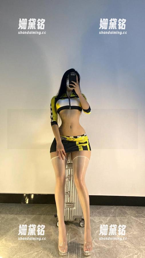俏妞qiaoniuTT 微密圈 - 俏妞qiaoniuTT又来给我们清新“吊带丝袜”写真,高清的让人一时无言……