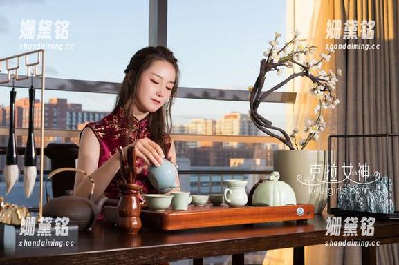 克拉女神 - 校园里的趣事，王睿的高清写真带你一探究竟！