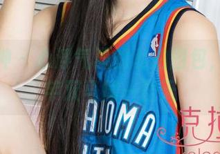 克拉女神 – 心浮气躁的私拍图包，锁定芊芊双马尾一整天