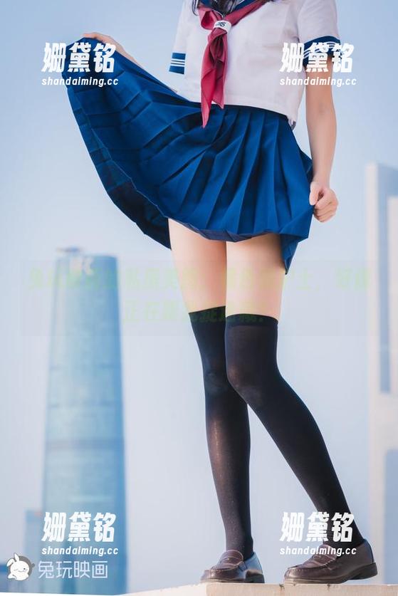 兔玩映画的私房美图：橘色黑护士，好像正在跟我捉迷藏？