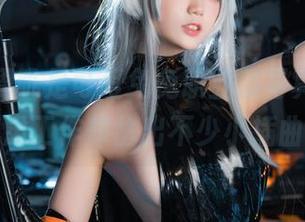 更新!周叽是可爱兔兔职业装写真,虽是严肃工作却岔出不少小插曲。