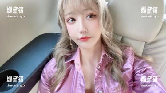 啾小妍 大概是写真届的宝藏,啾小妍的更新让我对秘书有了新定义。