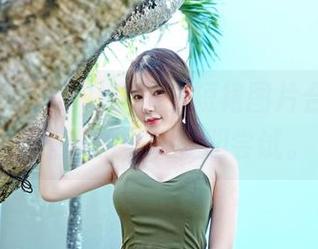 嗲囡囡 – SiByl李思宁短裙图片合集——穿搭界的一次大胆尝试。