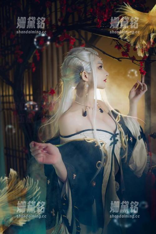 你们有去在下萝莉控ii的图库看她的‘天谕玉虚’吗？我的天，那气氛都让人懵逼。
