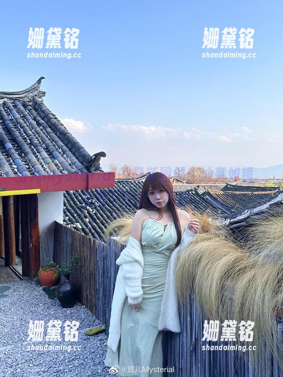 宝儿mysterial 宝儿mysterial的最新图册:油亮如镜,光线下的多重反射。