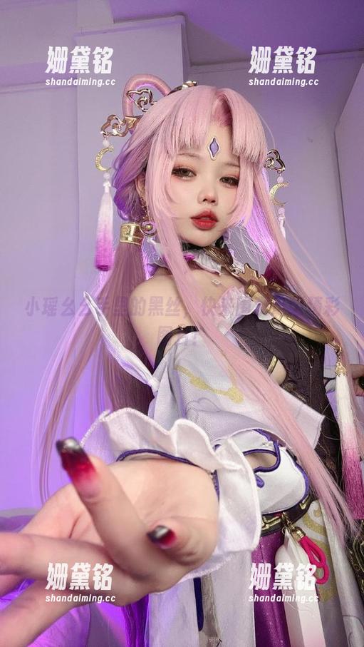 小瑶幺幺 小瑶幺幺手里的黑丝,快来围观这组精彩图片!