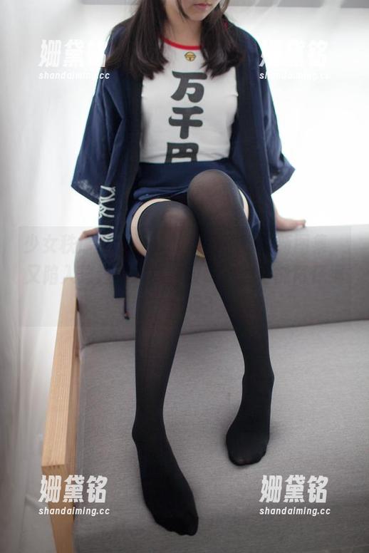 少女秩序 - 会游泳的小满和她的新图集，又陷入海边的迷离，哎呀，就不能再仔细一点吗？