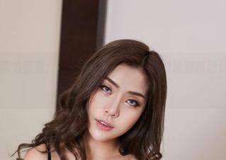 尤物馆 – 钞能力变身：Rebecca_吴颖茵的泳装高清资源总是让我想入非非。