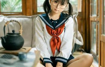 下载幼水铃衣的兔女郎套图,感觉像是被萌化了,兔耳朵呢个怕是可以飞。