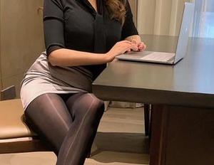 微密圈 - 这组张思允的圣诞写真，为什么我座位旁边却只想点外卖！